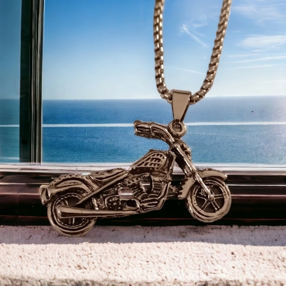 Motorcycle Necklace - Picture 4 of 10